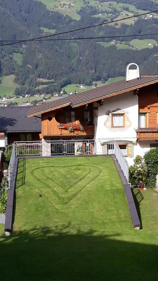 Gaestehaus Christoph Ried im Zillertal Buitenkant foto